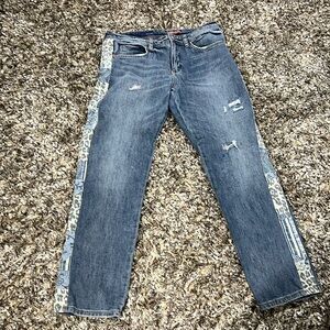 You will turn heads in these fabulous jeans!